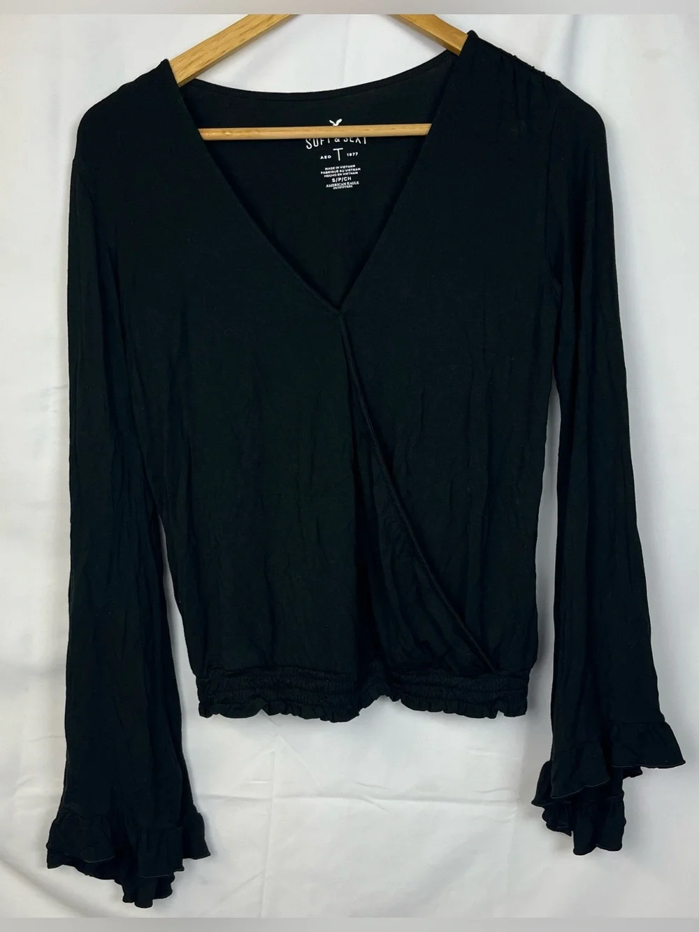 American Eagle Soft & Sexy Ruffle Bell Sleeve Surplice Top in Black Size S‎